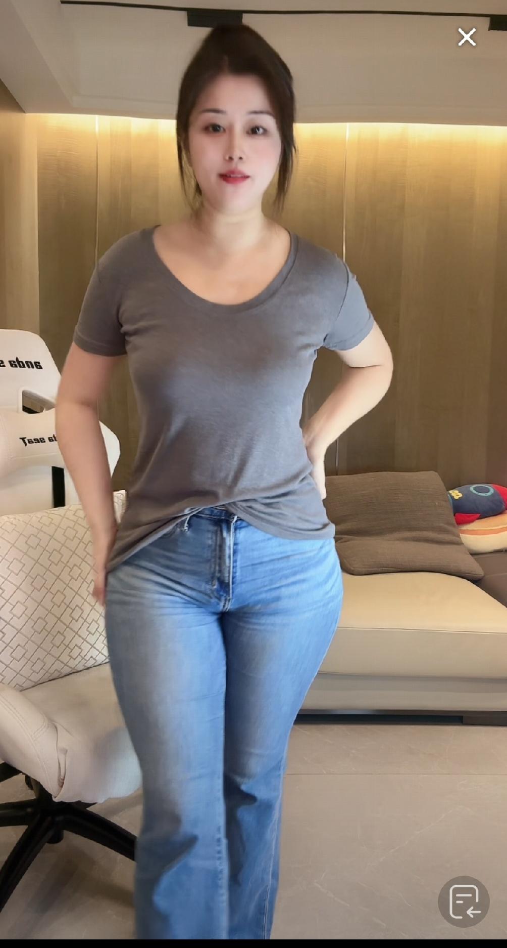 微胖的就不被人喜欢吗?牛仔裤和紧身裤哪种更有魅力?