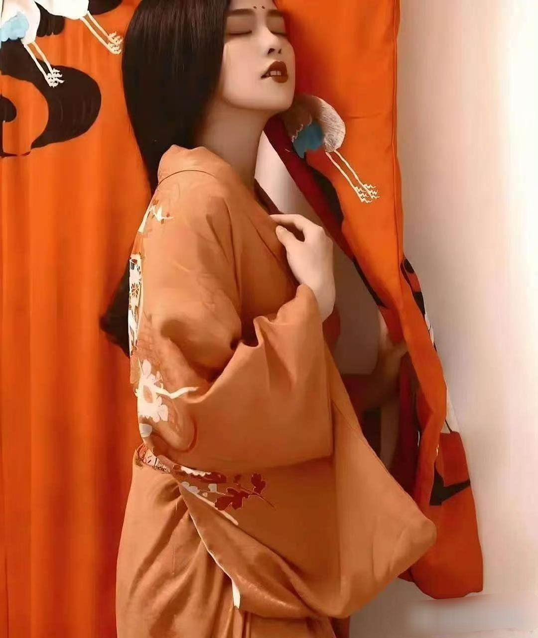 白鹿早期写真，这是真的很大胆了