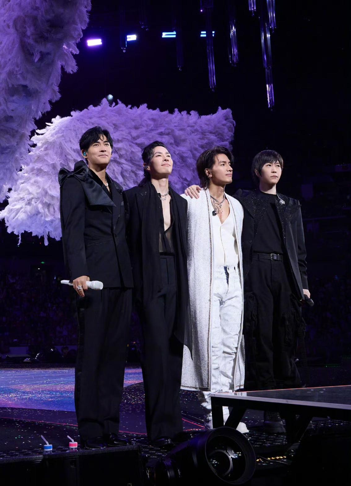 这也太体面了。不仅来看演唱会的粉丝知道了，就连全国网友都知道了。阿信