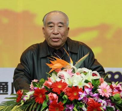 1951年，第三次战役干部全牺牲，战士更是乱成一团，谁曾想，在这危急时刻，郑起做