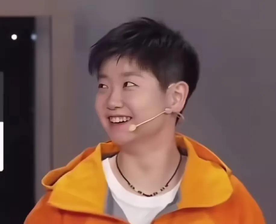 莎莎采访时聊“小豆包”外号的这段，甜到齁了！主持人一问起外号由来，她立马笑着揭秘