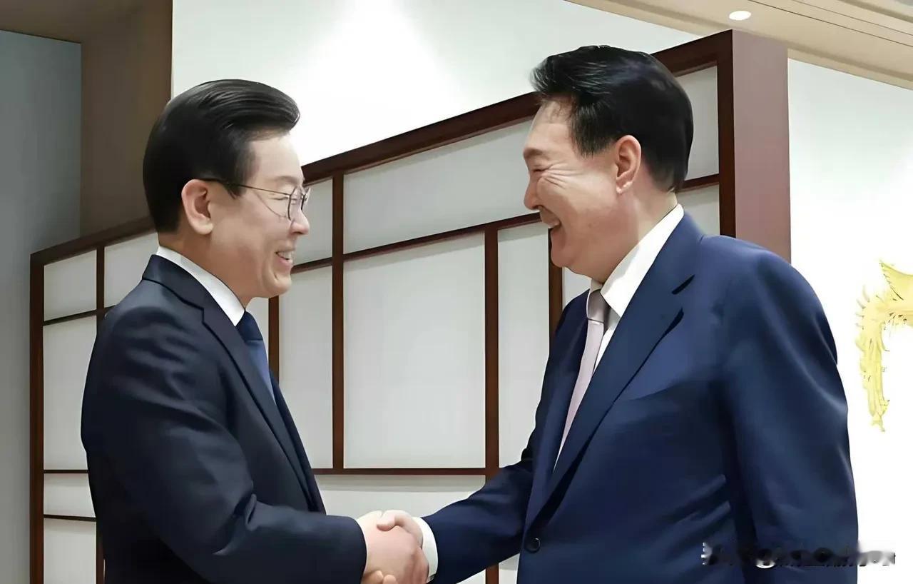 政治斗争从来都是你死我活，所以韩国司法部掀了尹锡悦总统合法性的老底是在意料之外但