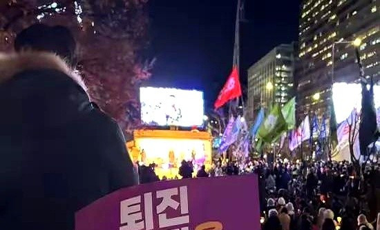 咱们可不能再仇恨了---瞧瞧韩国最近这事儿，简直让人跌破