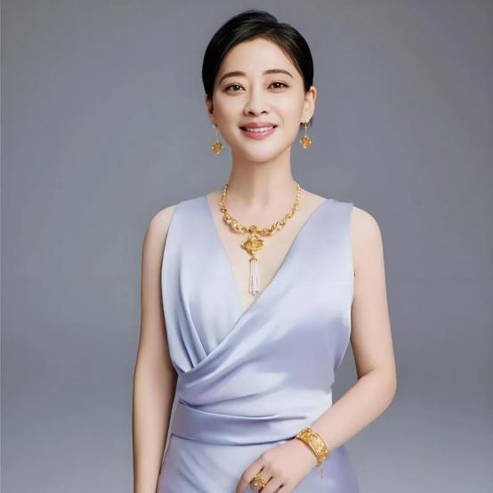 演员梅婷说：“拍父母爱情，片酬300万，郭涛只有8.8万，44集，一集两千块，女