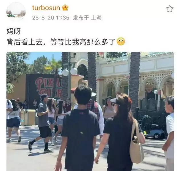 孙俪邓超：幸福家庭与事业双丰收这一家人，太叫人羡慕了。8月20日，孙俪晒出与