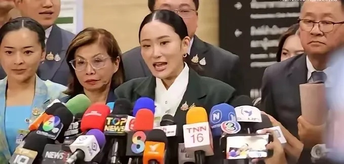 佩通坦拒绝辞职，表面强硬，实则进退两难！若宪法法院裁定其违宪，她将彻底被排除在