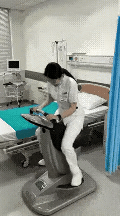 看把小护士给颠哒的，差一点那个了，不懂就问，这仪器是干什么用的？