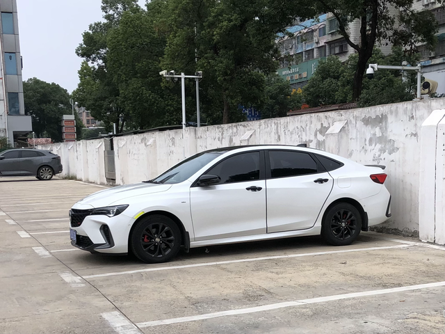 更换NGK铱铂金火花塞目前行驶3年8个月6万公里了，自己动手更换火花塞。更换后