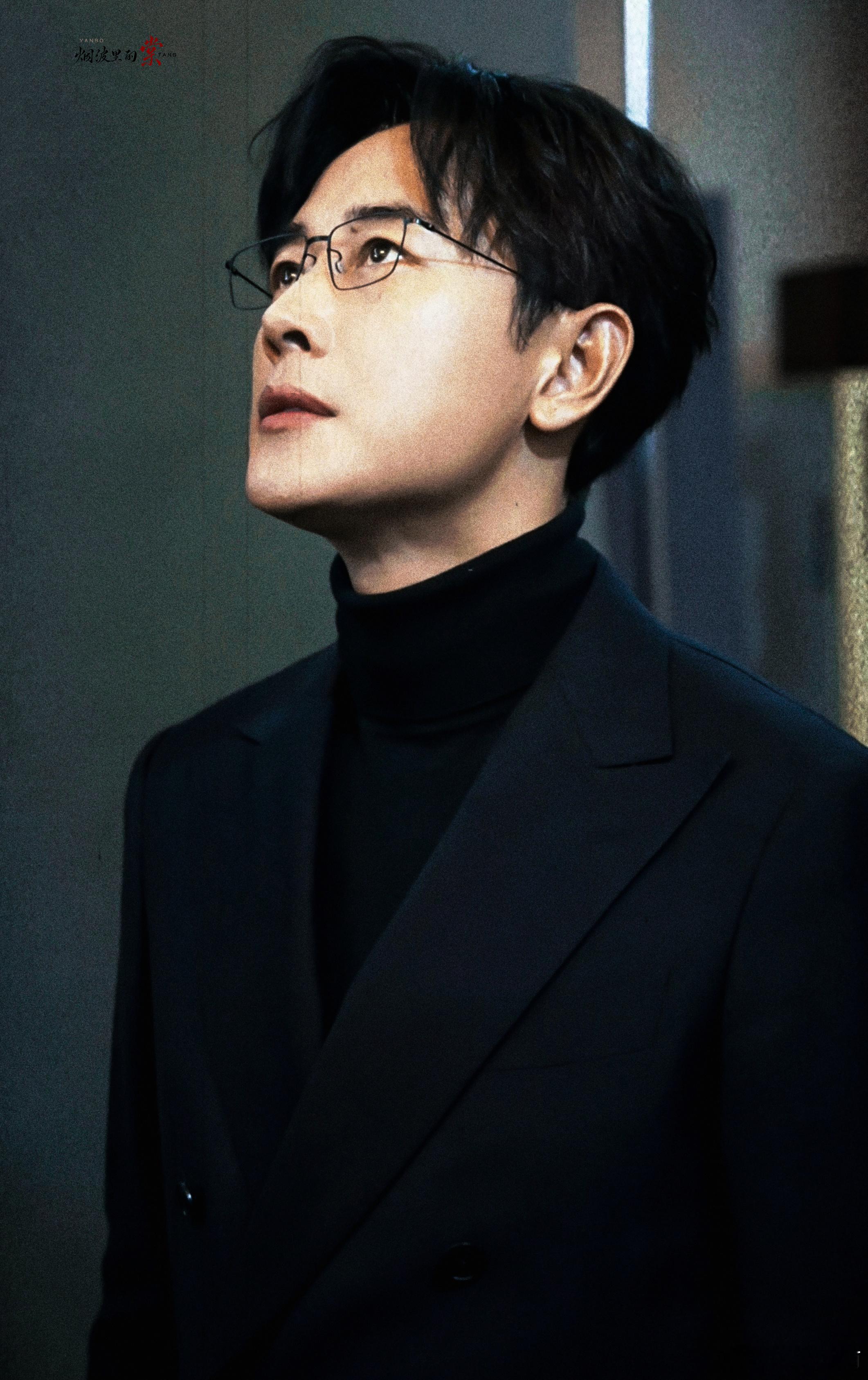 罗晋眼镜一戴叔圈天菜内娱叔圈再出爆款，罗晋眼镜杀直击人心，眉眼藏着故事感，斯文