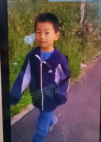 大家都在怪男孩的父母，为什么要放一个自闭症的孩子去夏令营？？​其实，大家都太激