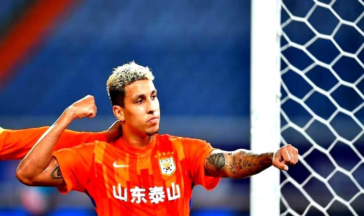 山东泰山队核心球员卡扎伊什维利或将离队的消息正在酝酿着一场风暴。这事儿吧，就