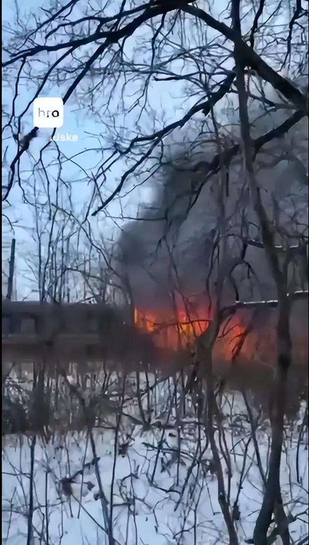 俄军帮了乌克兰一个忙。27日，俄罗斯对乌克兰的利沃夫进行了轰