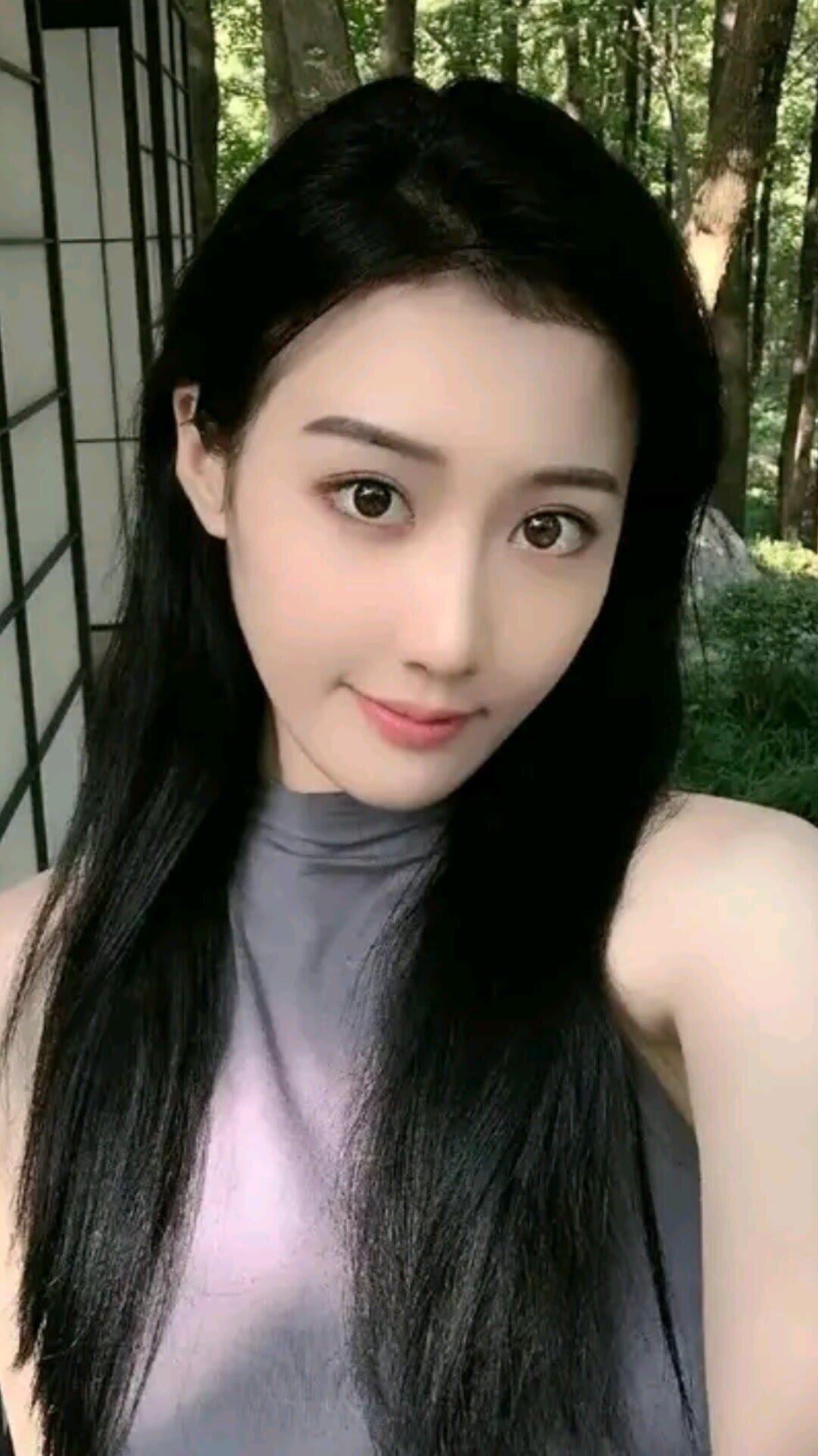 笑话：一哥们住院要做手术，护士跑过来对他说：你今晚过了十二点就不要吃任何东西，明