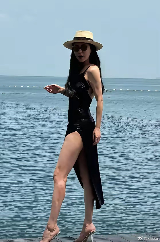 看了COCO二十多岁时的照片，再看看现在，这面相变化也太快了！只能说，女人真别找