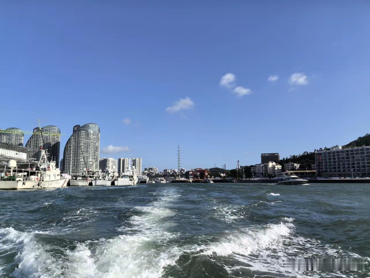 很多人不知道印度的钱从哪来的？因为印度的出口其实并不太行，然后印度还要大量进口能
