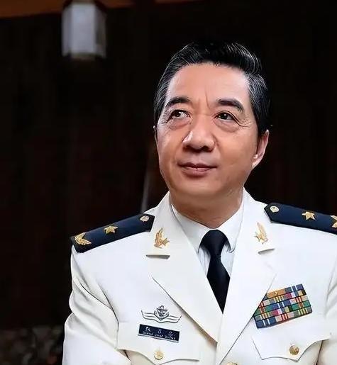 谢谢你张召忠！你真是伟大的预言家！2015年你就说过：“美国啥也不干，让东方大国
