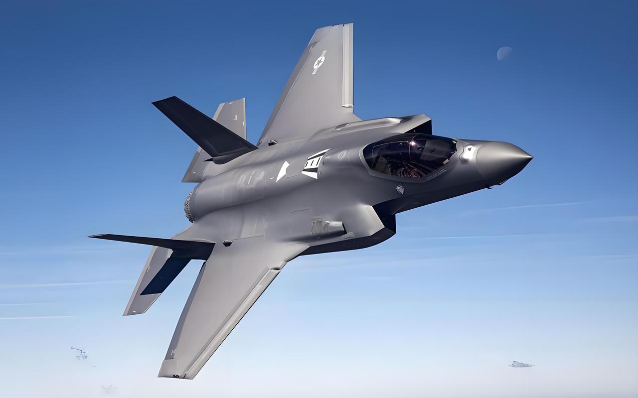 两国都是高度依赖空中战力的小国，都批量列装F-35隐身战机，却走出了两套完全相反