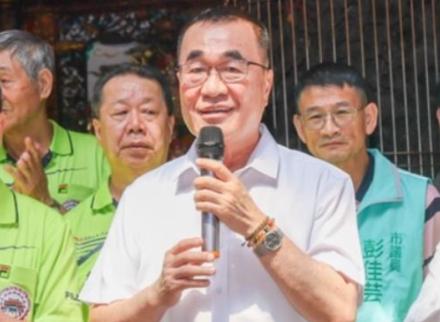 国民党李四川今日被问到昨天民进党苏巧慧的活动上，赖办秘书长潘孟安跟记者发生挥臂争