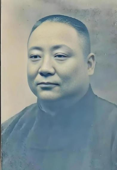 1944年，夏斗寅的二姨太卷走所有财产，和蒋介石亲信私奔了。夏斗寅气愤不已，去找