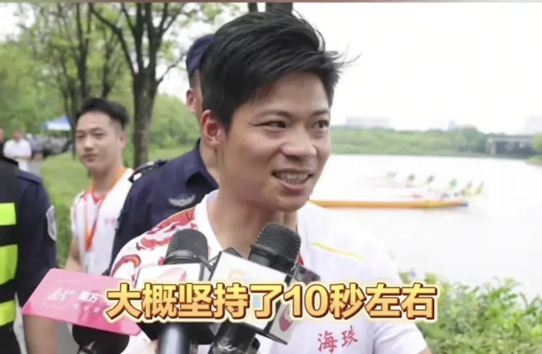 苏炳添在广州参加赛龙舟被反超。赛后他接受采访表示毕竟专业不同，跑步用脚，赛龙舟用
