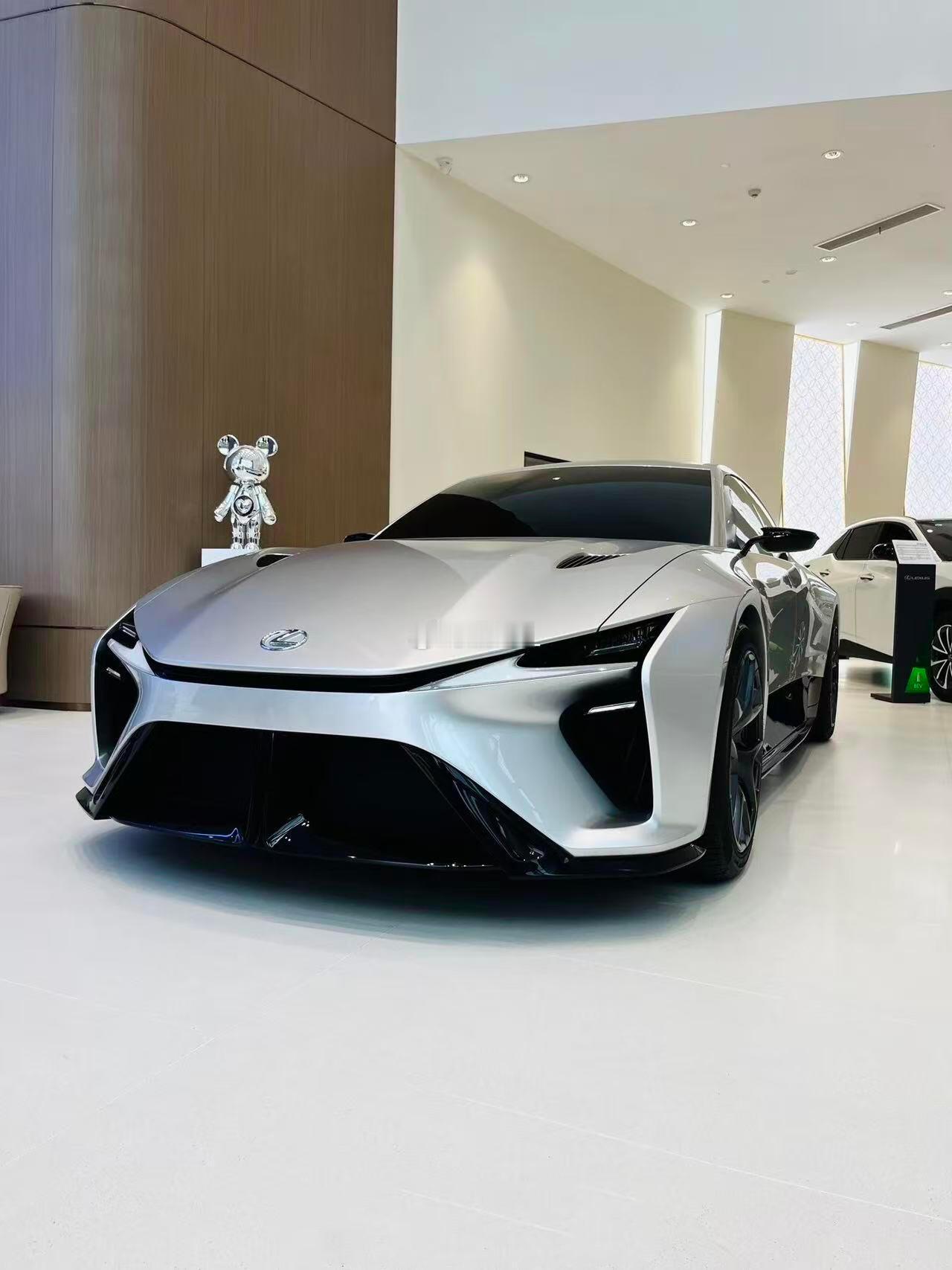 这也太帅了吧？如果只卖40万你们会考虑吗？雷克萨斯纯电轿跑，听说的它的续航，68