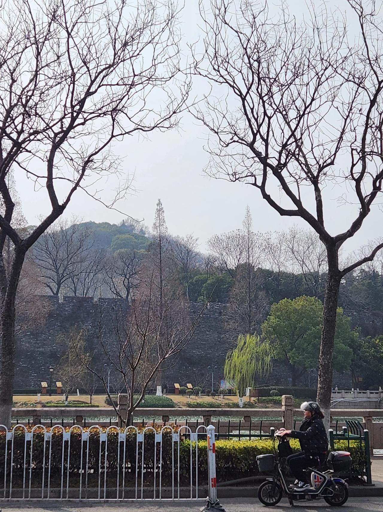 癌症是选择化疗好还是看中医好癌症是如果是西医诊断出来的，就吃西药，也就是化疗，癌