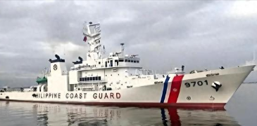 7月15日那天，黄岩岛附近的海域，菲律宾海警的9701船跟中国海警的船只杠上了。