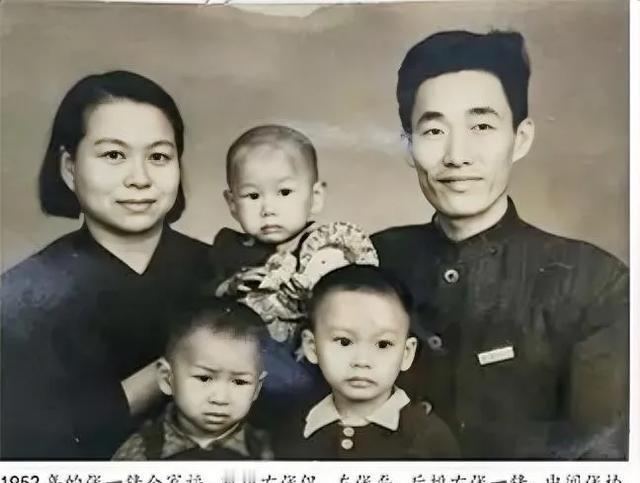 1947年，中统特务陈梦麟喝醉了酒，对张一锋说：“这个礼拜五去大使馆抓地下党。”