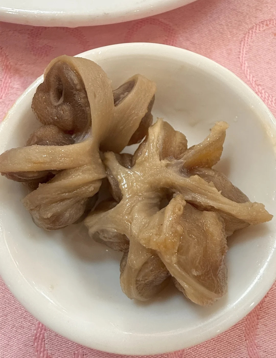 想知道这道美食的故乡在哪？名字是什么，太馋人了