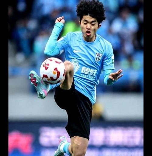 看看接下来的比赛，两连败的大连英博处境艰难，主教练李国旭如何抉择？未来三场比赛