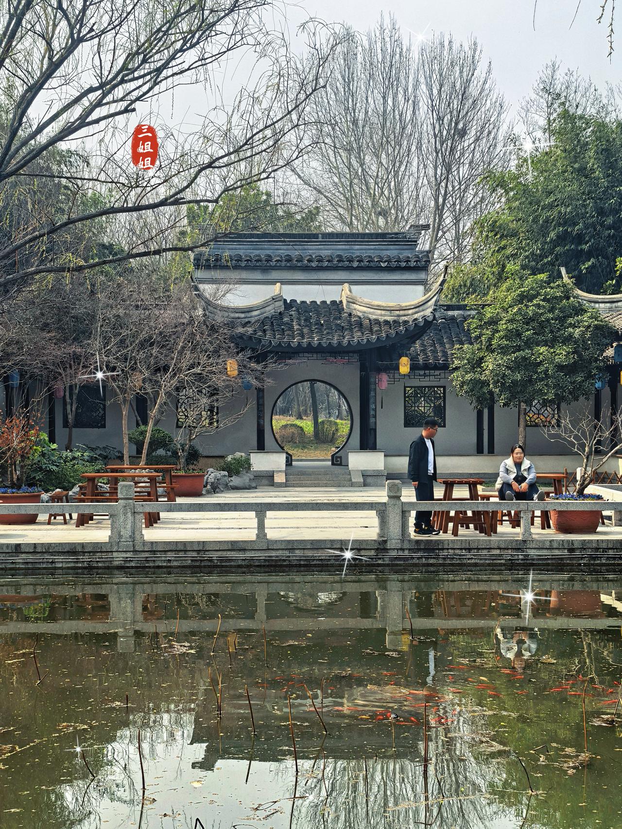 郑州藏在小江南，拂堤杨柳醉春烟。郑州不乏被称为“小江南”的地方，今天我在绿博园