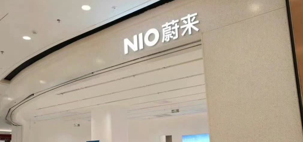 又一个朋友准备买蔚来萤火虫了，这是我身边第三个朋友买萤火虫了，真没想到这个小车卖