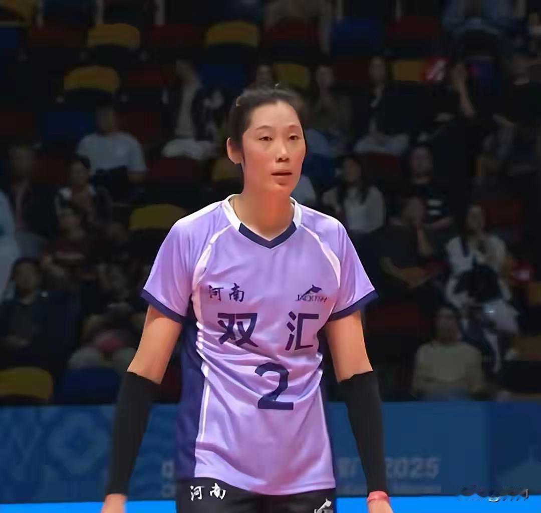 朱婷又当爹又当妈，让河南女排成为夺冠大热门。河南女排由于朱婷的参与，马上变成了