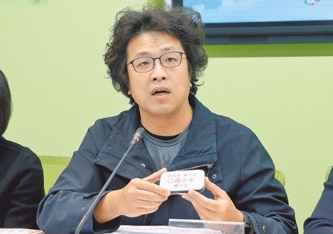 董智森：沈伯洋“赚红钱”致形象崩塌，开始慌了沈伯洋被爆其父在大陆经商，遭质疑