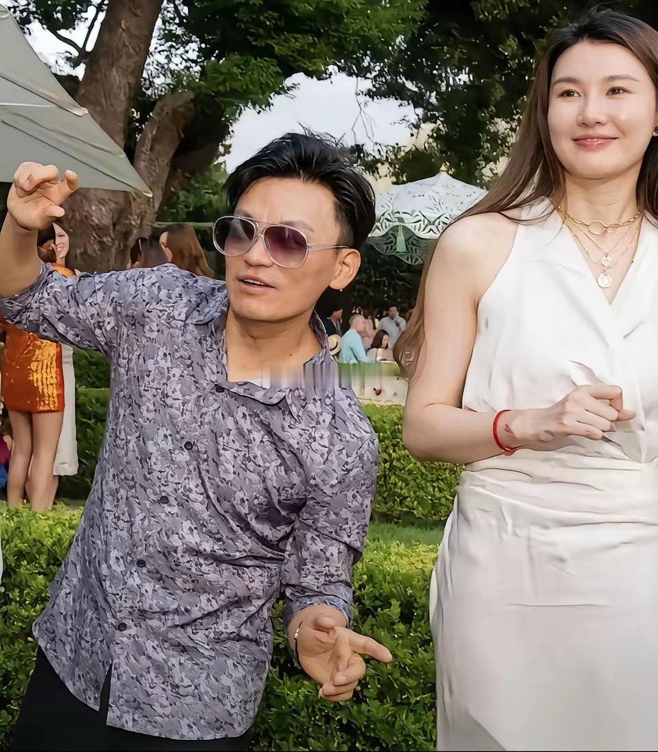 王宝强长得那么丑，而且小学没毕业，为什么冯清能看上他？其实，这个男人啊，不能光看