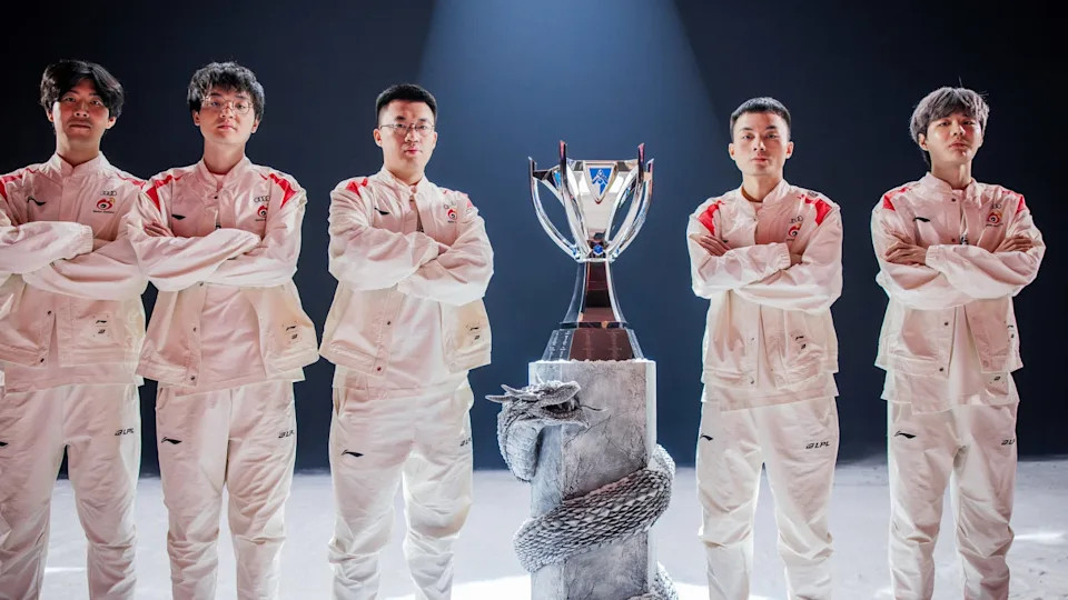 独缺一盏灯！目前TheShy、Crisp重新回归赛场，Weiwei也传出将回归老