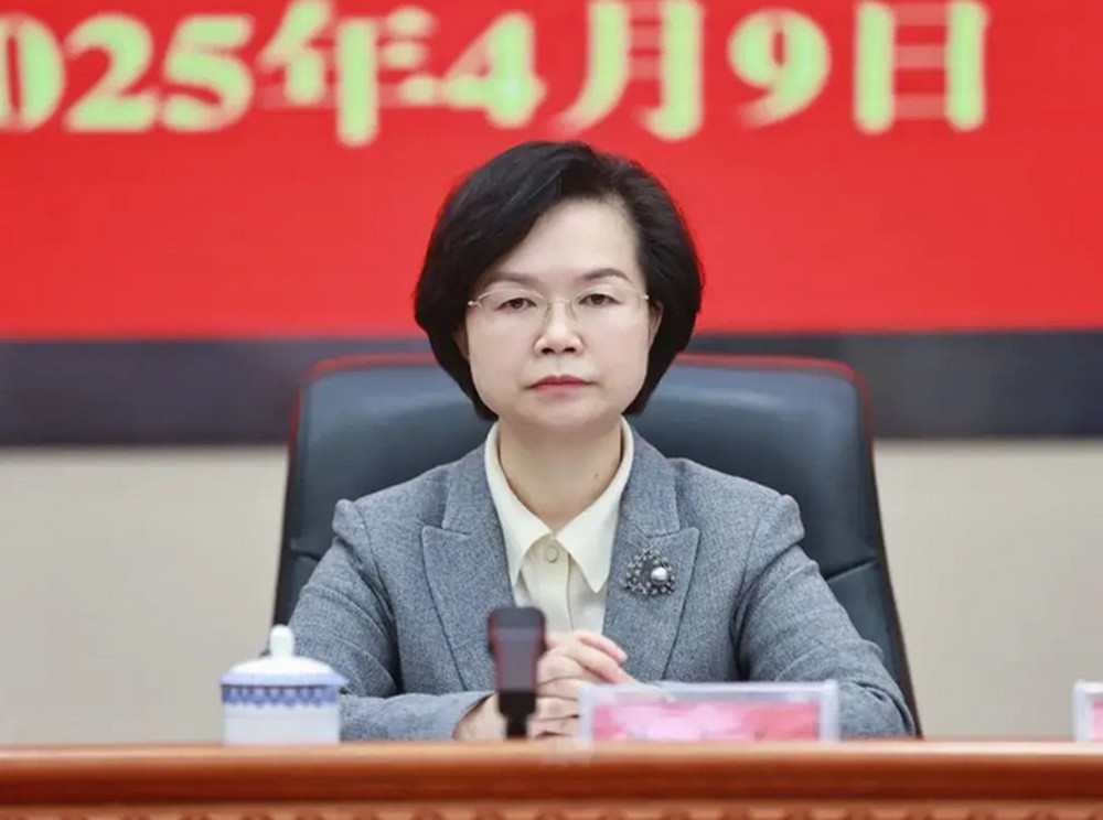 搞政治攀附, 搞封建迷信, 贵阳市委原常委、宣传部部长黄成虹被“双开”