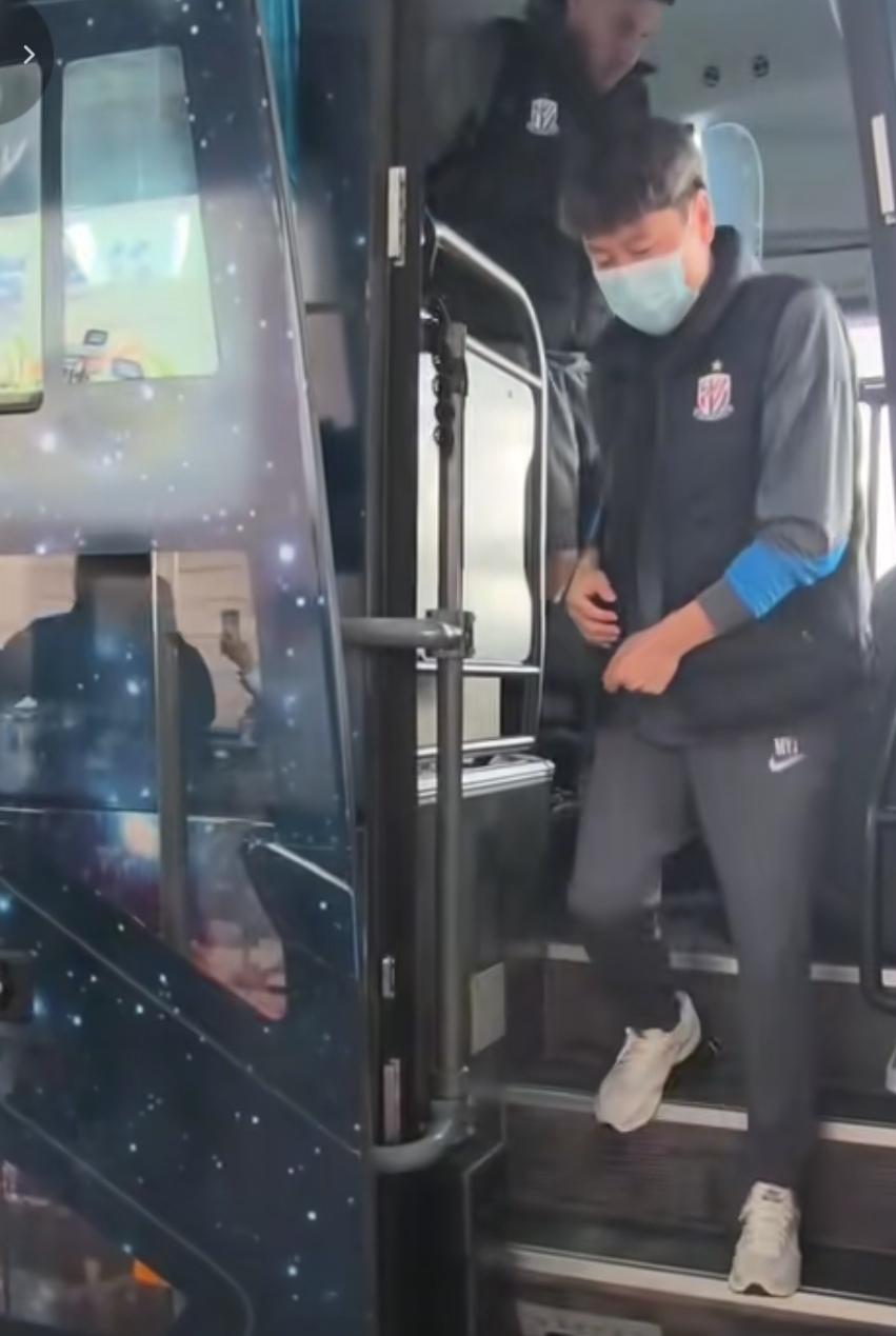 申花出征啦！3分是底线！每次去工体球迷都是非常期待的！毕竟工体会让申花更加激发比