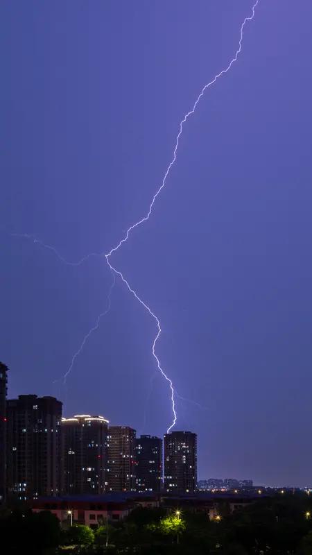 印度新国产空空导弹ASTRAMK-2，乍一看挺唬人，宣称射程超200公里，