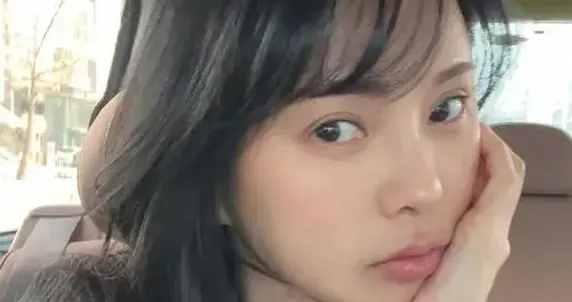 57岁伊能静素颜逆袭！瘦10斤剪刘海，60岁前人生大跃进