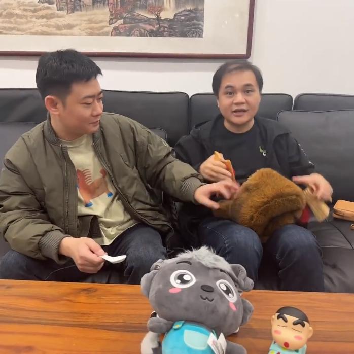 高峰、栾云平后台介绍12月份的巡演安排！要不说，说相声的没好人，介绍演出安排的时