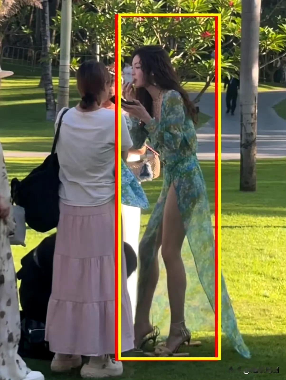第一次直观感受到明星和普通人的差距...钟楚曦真的太美了，远远看过去就超白，体