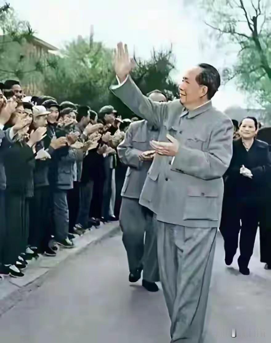 无论什么人，一旦脱离了人民，一旦置90%以上民众利益不顾，它离死亡只是时间的问题