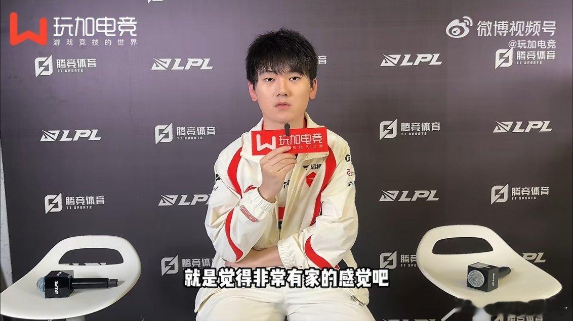 TES最吸引你的是什么？JackeyLove：非常有家的感觉。哥哥对滔搏算是鞠躬