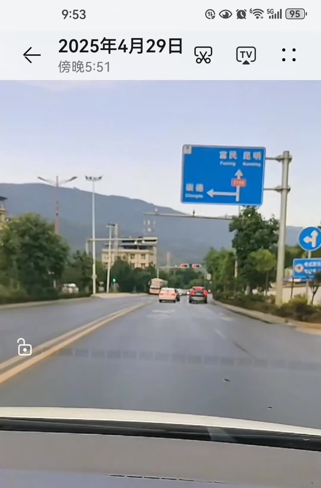 我学车的时候真是不容易呀！教练科目二五项是几个人围在一起，他讲一下点位完事[捂脸