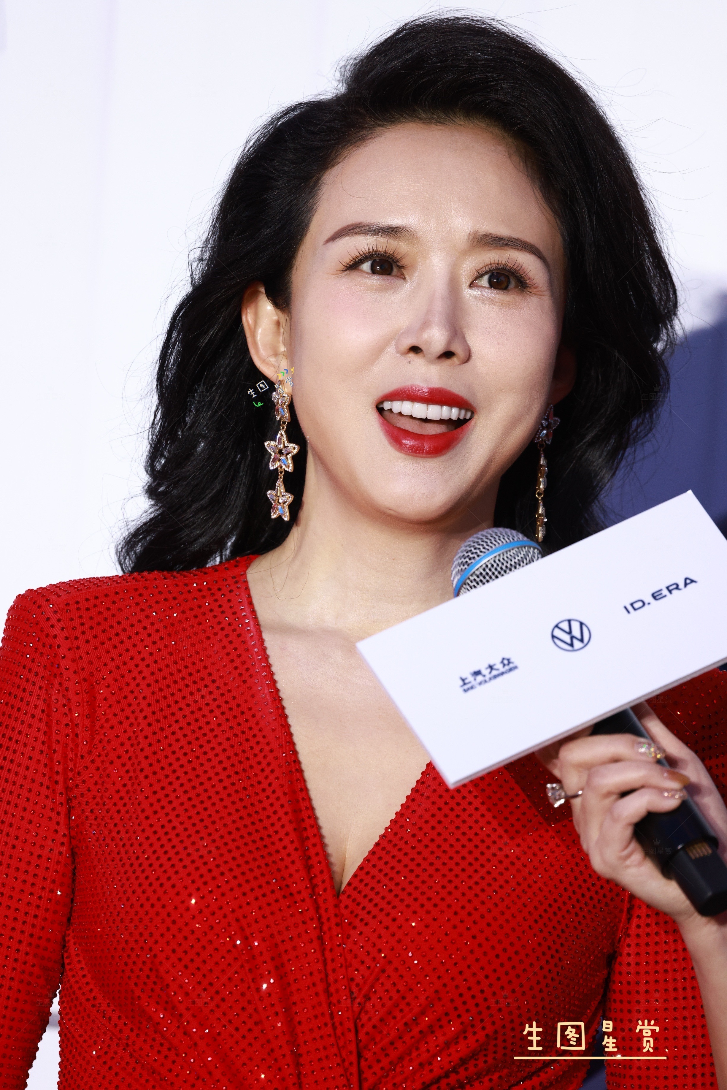 颜丹晨新时代国际电影节红毯红裙美艳大气💃🏻❤️