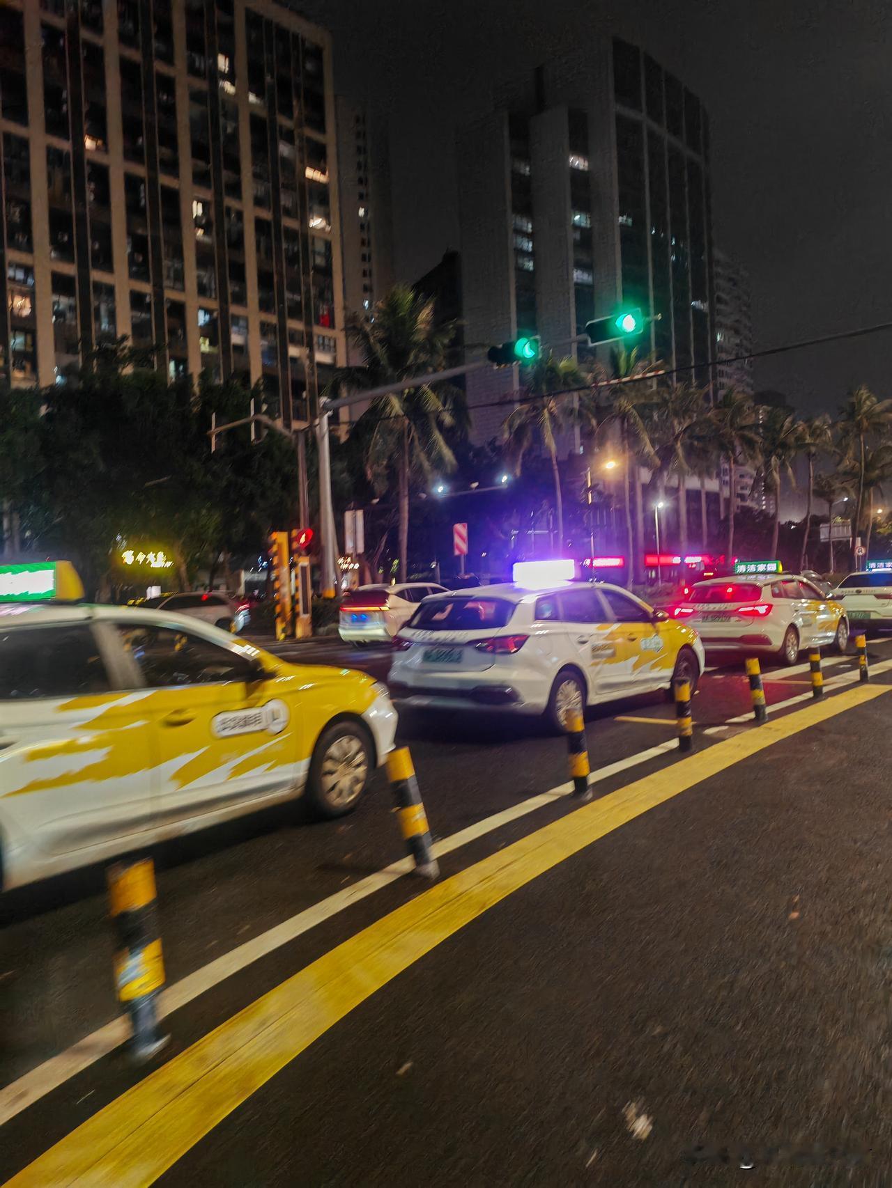 夜班出租车真不是人干的事！深夜凌晨时分寂静的椰城，某酒店路边，夜空中传出一阵
