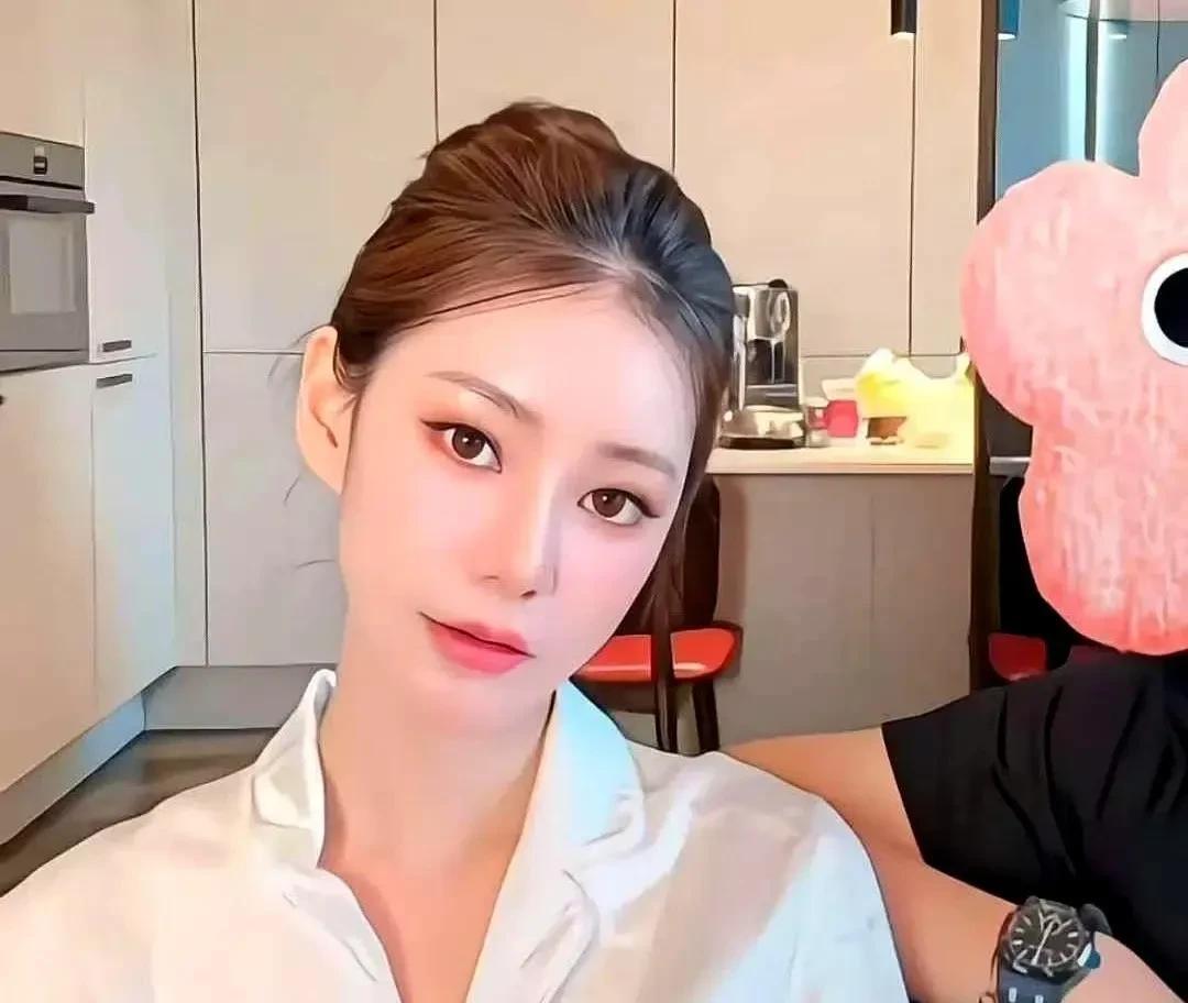 马小梅能有属于自己的美妆品牌商业帝国，兰姐不会觉得很扎心，反倒会觉得很欣慰汪小