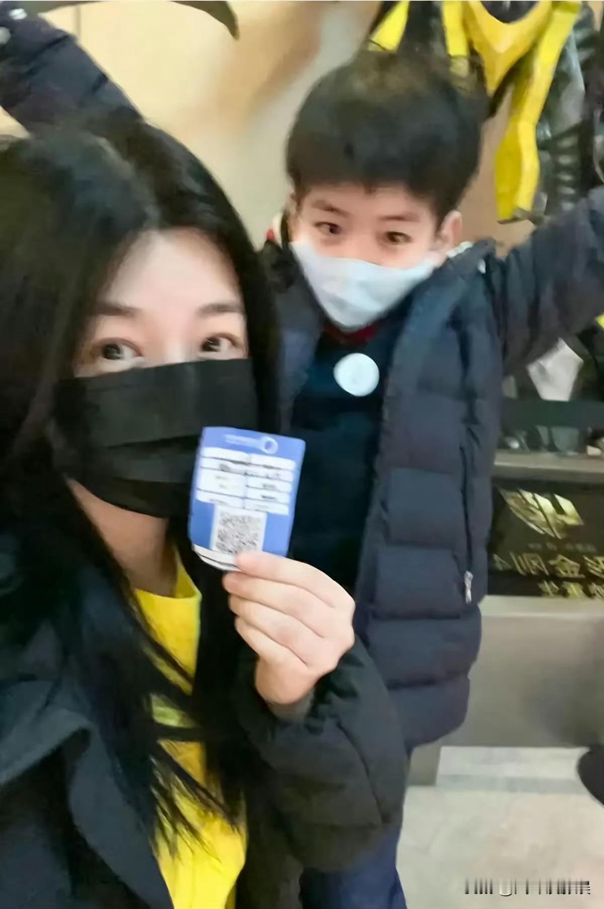 陈妍希与儿子分开过年，爱从未缺席2026年春节，在这个阖家团圆的时刻，陈妍希