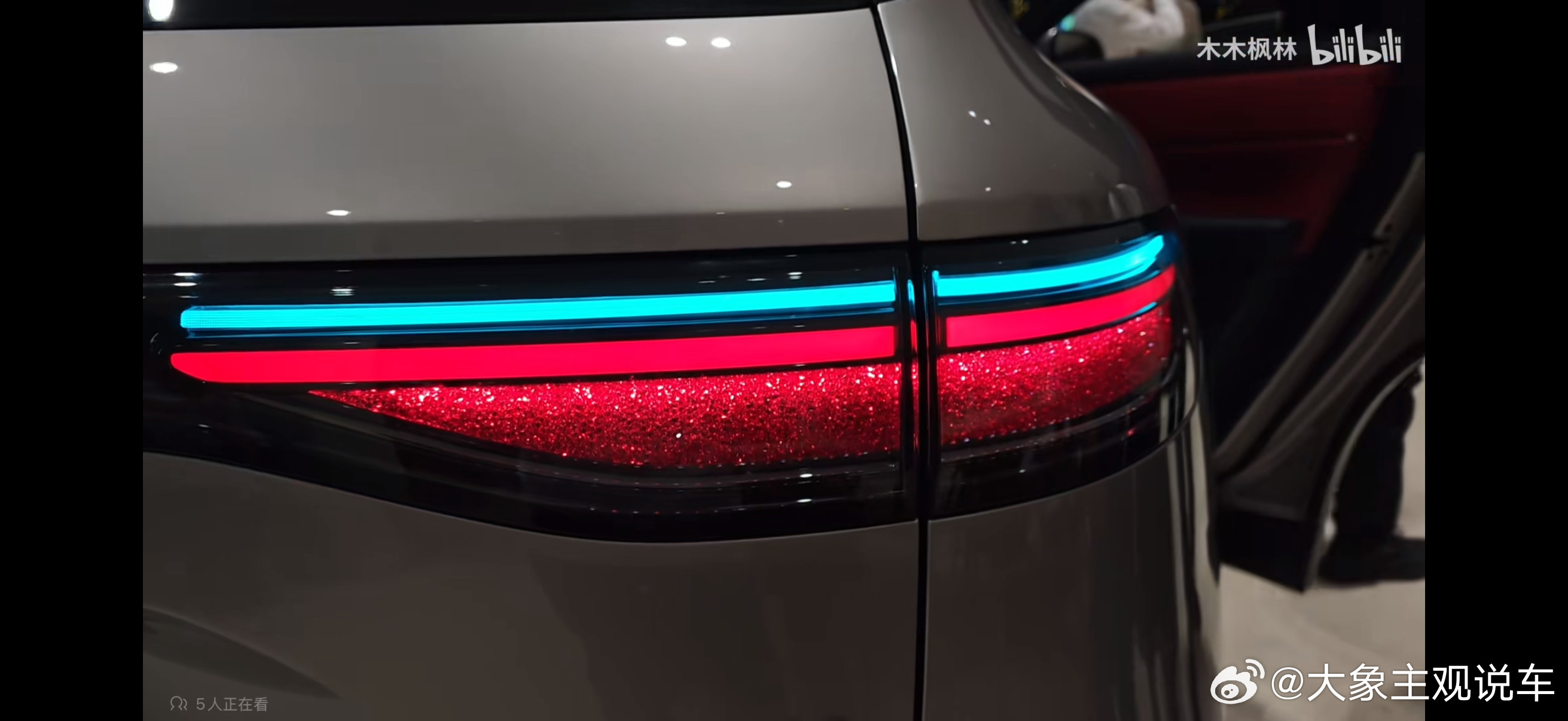 讲道理，问界M6这个车灯非常好看、优雅，有奢侈品的感觉。进步很大。